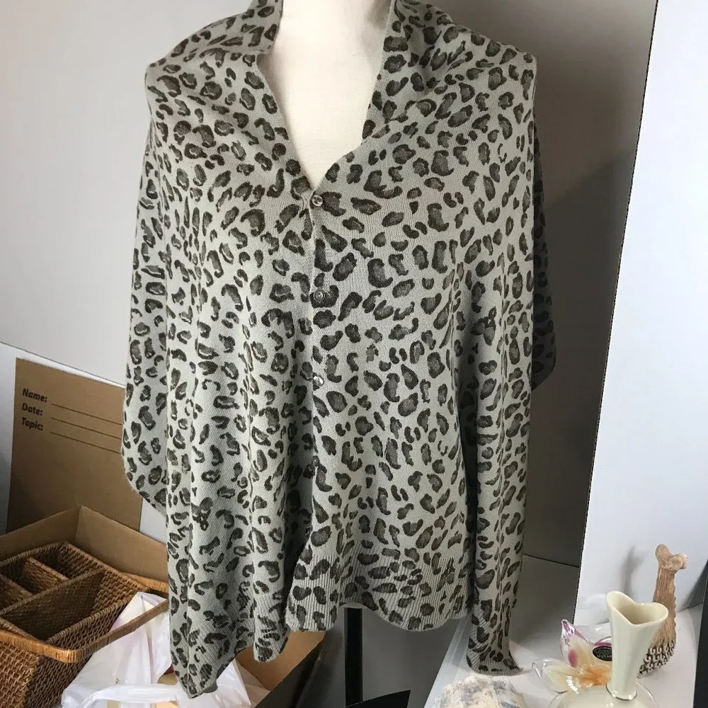 Multi-functional unbranded, cheetah print scarf/wrap